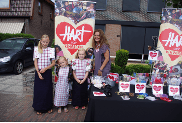 Spakenburg is introduced to Heart for Children