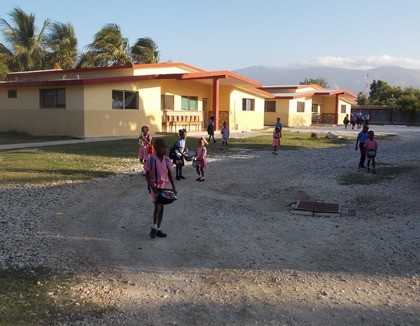 Haitiaanse kinderen in het kinderdorp