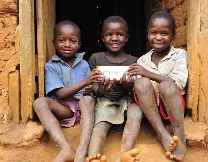Blije Oegandese jongens
