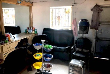 Micro-credit project: A hairsalon in Uganda