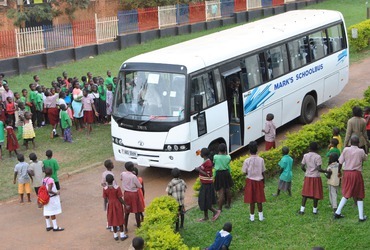 Een nieuwe schoolbus voor de Samaritan Primary School!